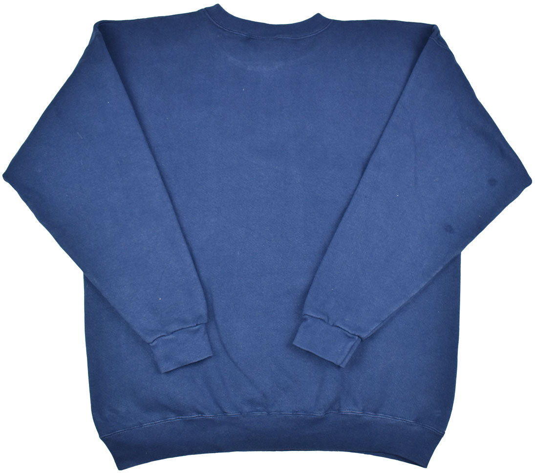Vintage Adidas 90s Embroidered Mini Logo Crewneck Vintage Adidas crewneck with an embroidered mini logo. No important holes or stains. The piece has a good vintage condition.