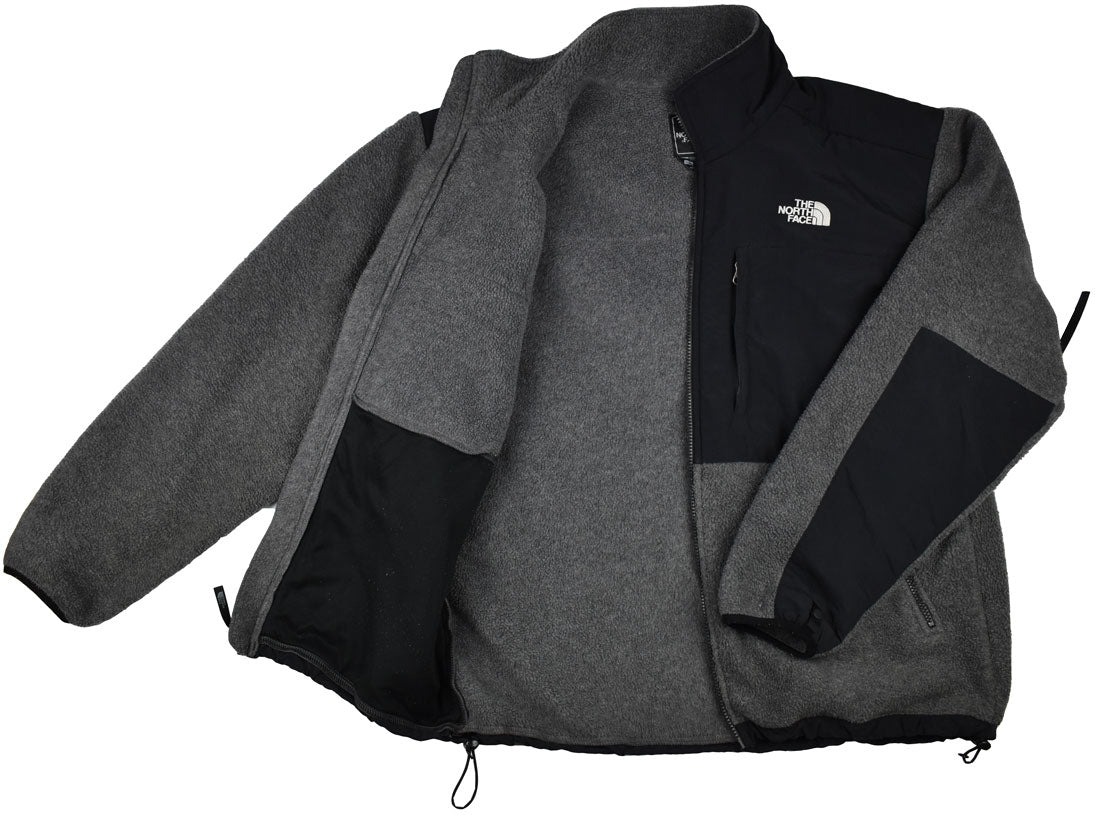 Retro The North Face 00s Fleece Retro The North Face fleece in a really good condition. No important holes or stains on the piece.