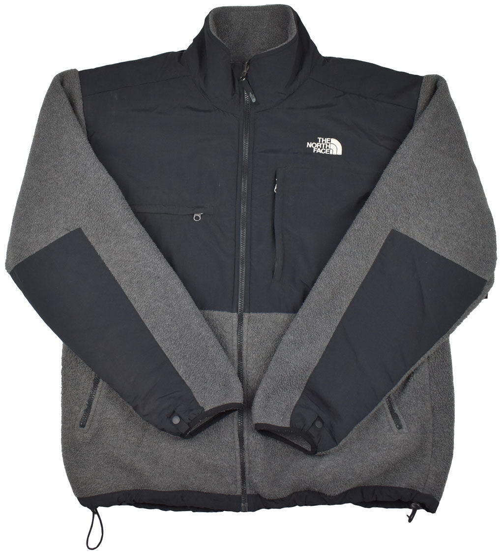 Retro The North Face 00s Fleece Retro The North Face fleece in a really good condition. No important holes or stains on the piece.