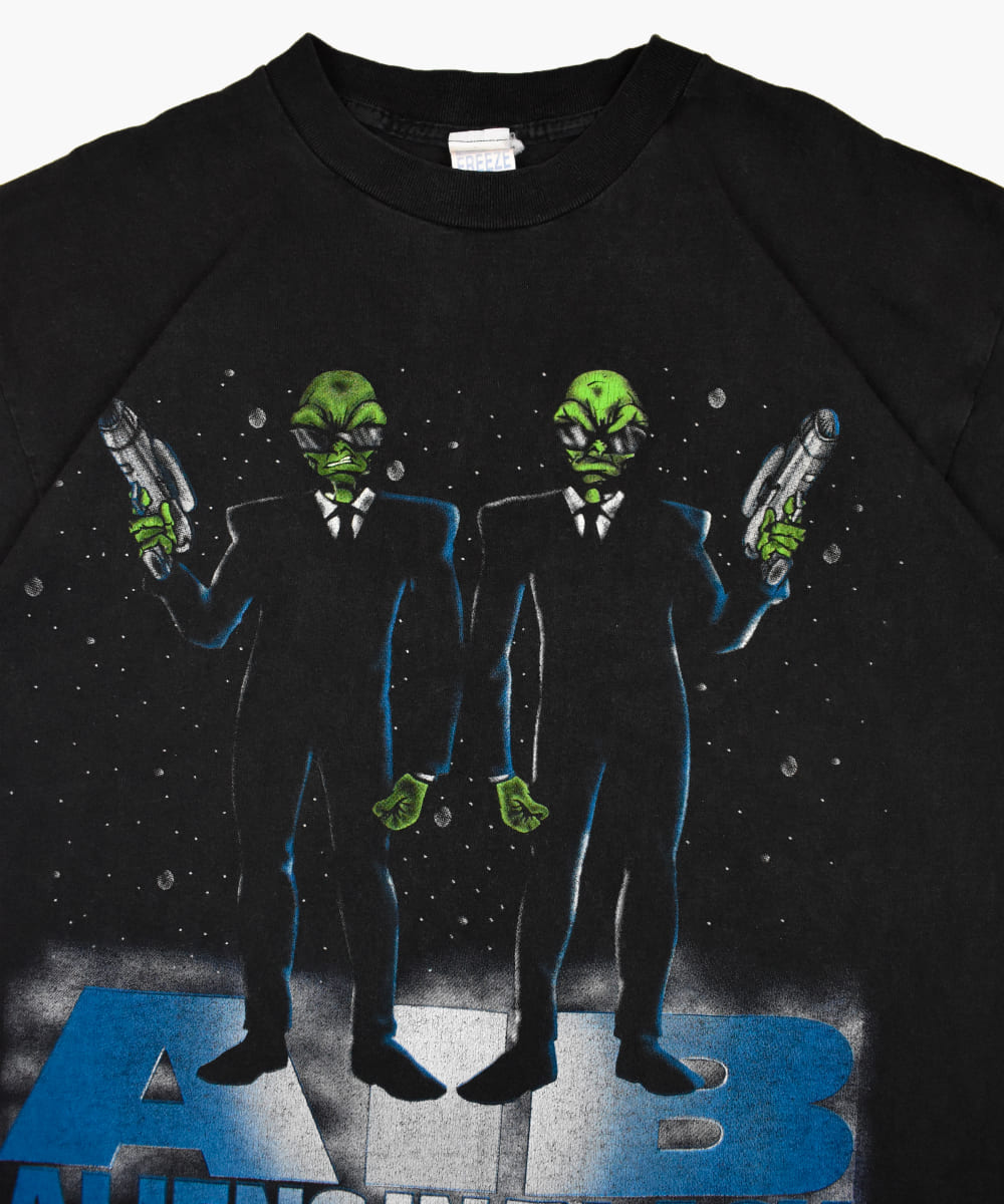 Vintage Aliens selling in Black Men in Black Parody Tshirt XL